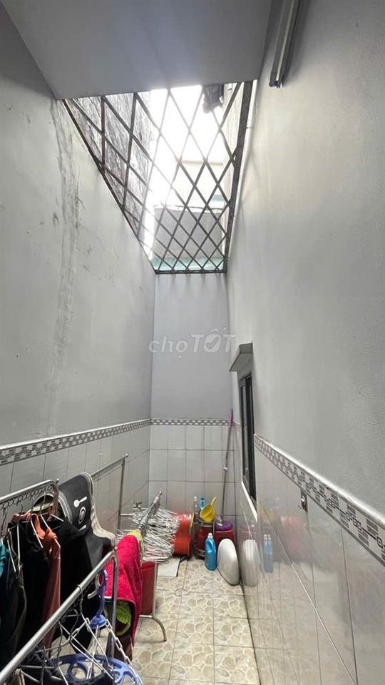 BÁN NHÀ SÂN VƯỜN GẦN CHỢ BÀ ĐIỂM, MT ĐƯỜNG 10M
