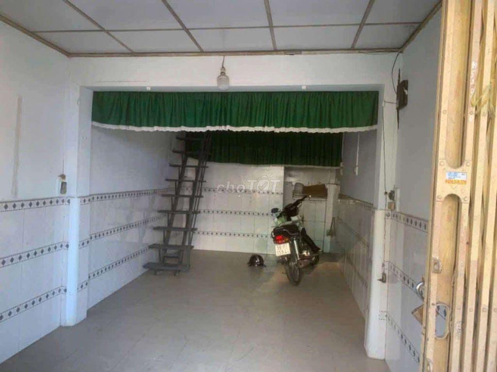 Nhà mặt tiền ngay chợ Đường buôn bán kinh doanh sầm uất