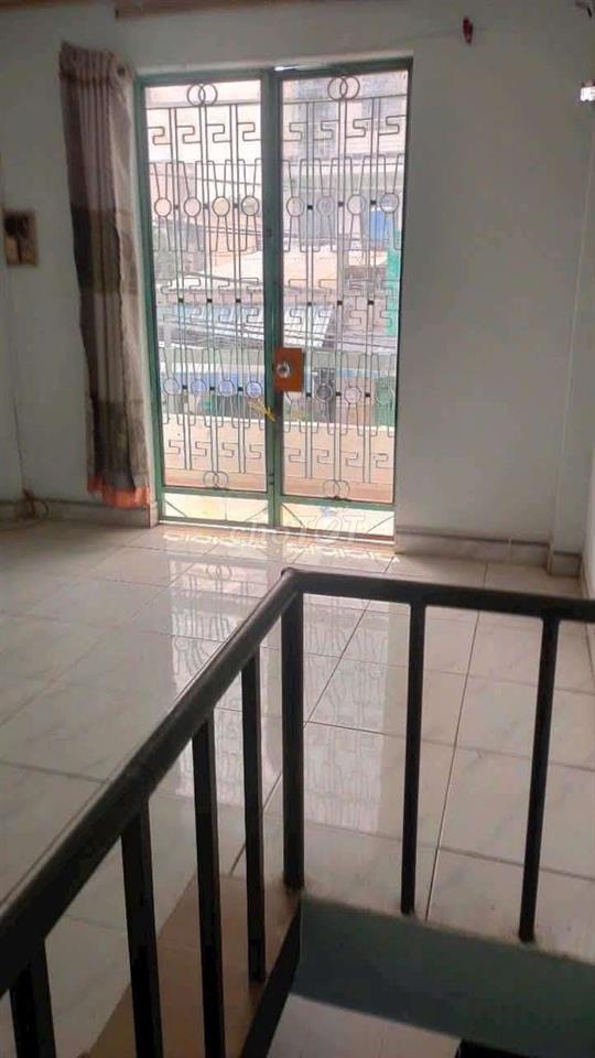 Nhà mặt tiền ngay chợ Đường buôn bán kinh doanh sầm uất