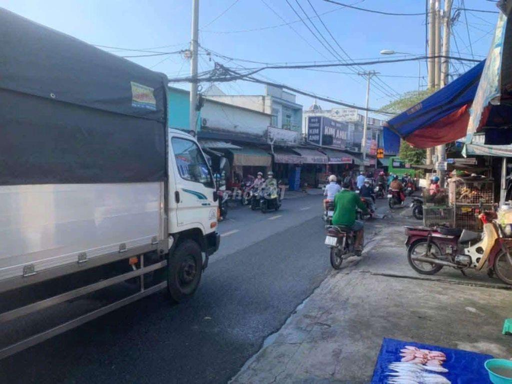 Nhà mặt tiền ngay chợ Đường buôn bán kinh doanh sầm uất