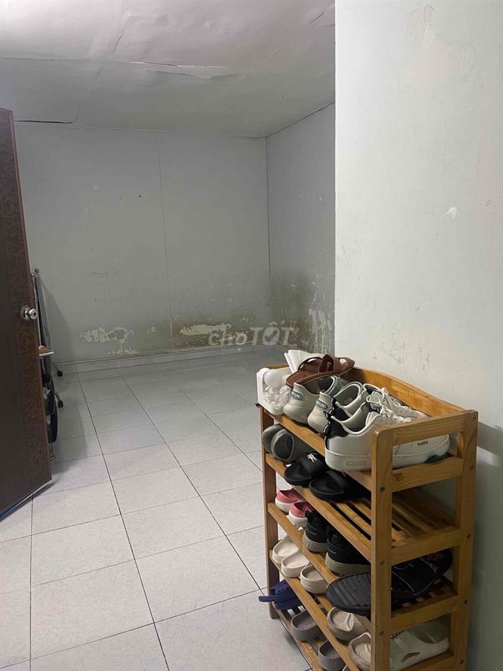 Ông Bà Còn Dư Một Phòng Lầu Một cho bạn nam sinh viên thuê