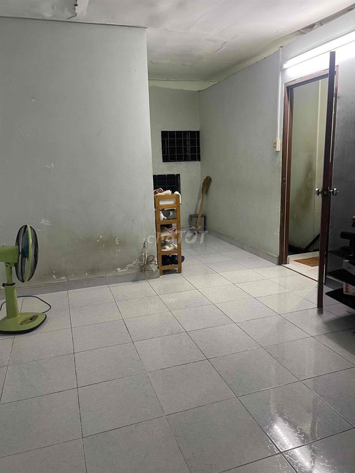 Ông Bà Còn Dư Một Phòng Lầu Một cho bạn nam sinh viên thuê
