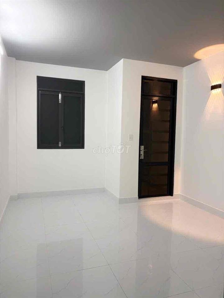 BÁN NHà 5 TầNG CMT8