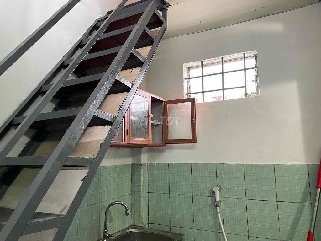 cho thuê nhà cấp 4 gần hồ bơi , trường võ trường toản khu dân cư