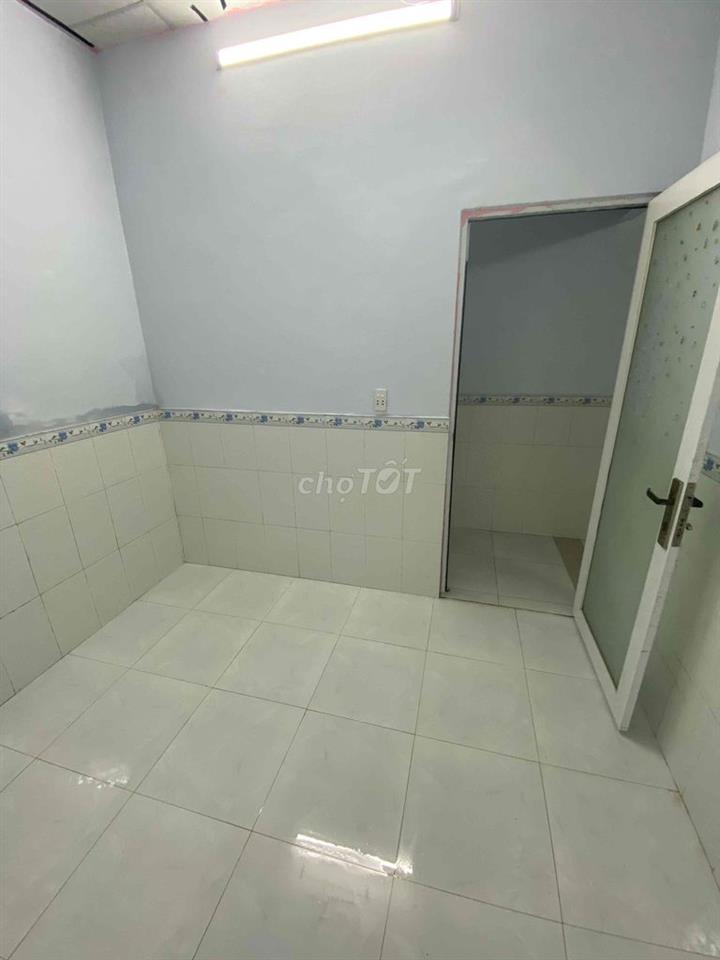 nhà ở , rộng rãi , hẻm ô tô vào được