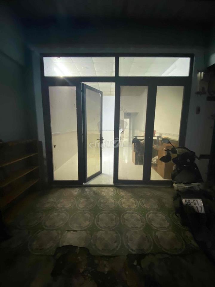 nhà ở , rộng rãi , hẻm ô tô vào được