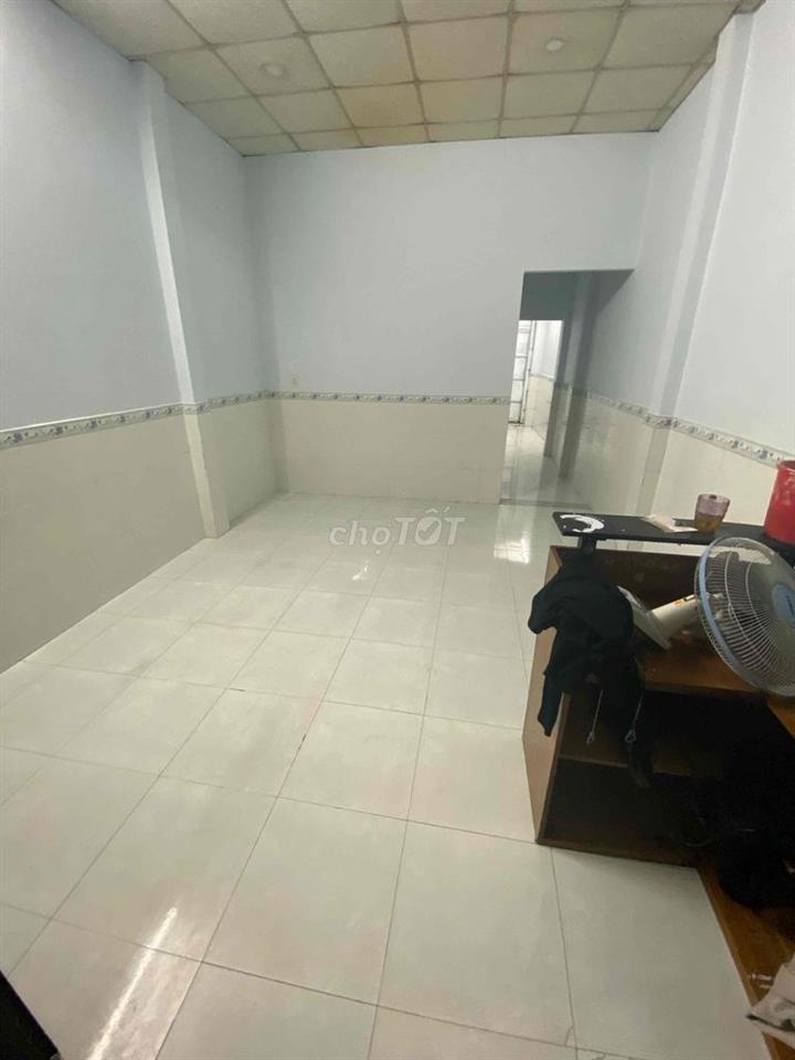 nhà ở , rộng rãi , hẻm ô tô vào được