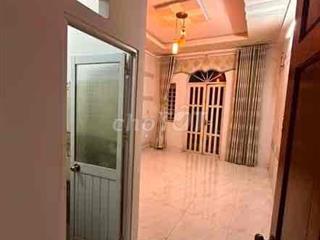 cần cho nữ thuê phòng ban công cửa cổ gần đại học gtvt