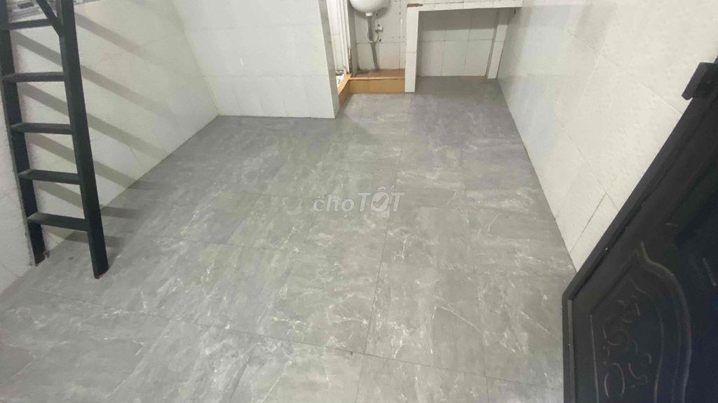 Phòng cho thuê ngay Nguyễn Tất Thành, có máy lạnh, đường Vườn Lài, Q12