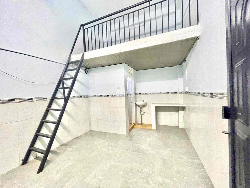 Phòng cho thuê ngay Nguyễn Tất Thành, có máy lạnh, đường Vườn Lài, Q12