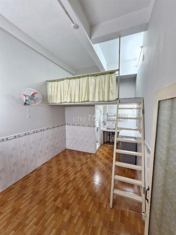 Phòng trọ gác đứng Q3, cạnh CViên Thỏ Trắng