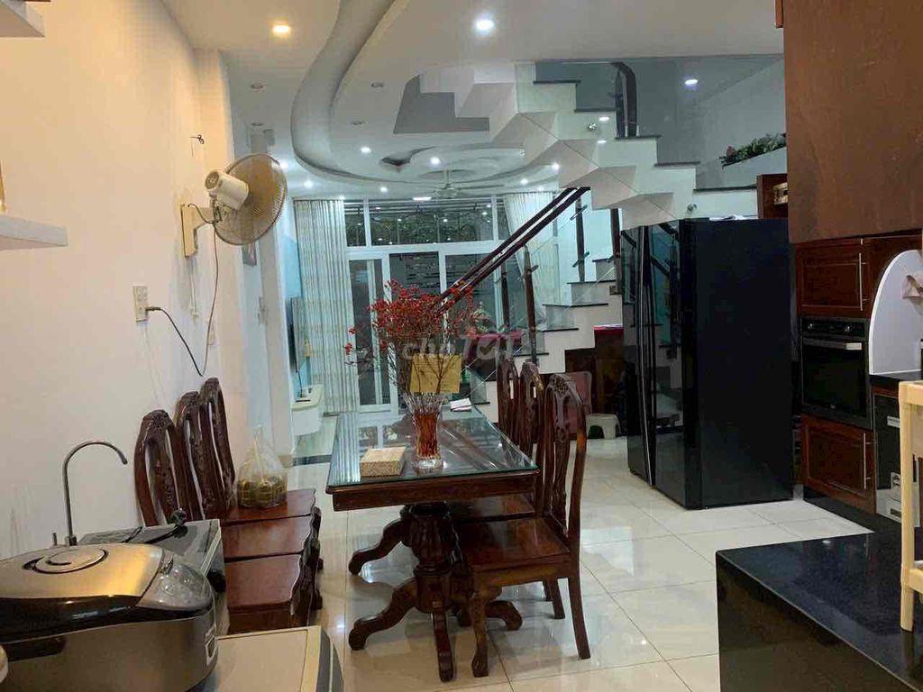 Cho thuê nguyên căn nhà Nguyễn Tất Thành, Q4