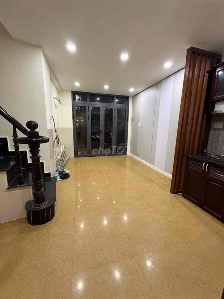 Bán Nhà vị trí đẹp đường Trần Hưng Đạo Quận 1 xách vali vào là ở