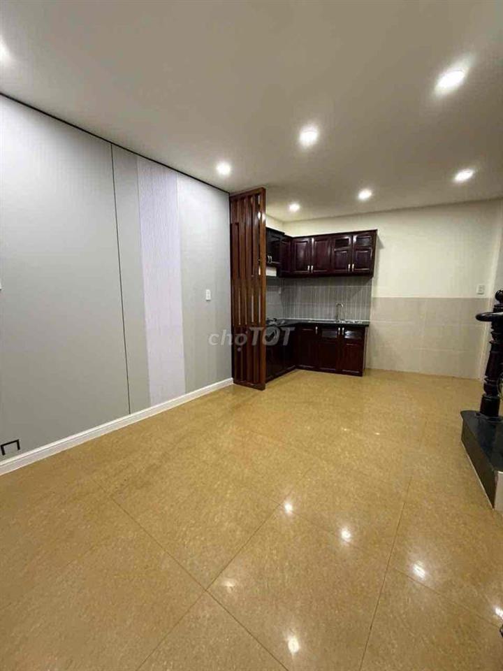 Bán Nhà vị trí đẹp đường Trần Hưng Đạo Quận 1 xách vali vào là ở