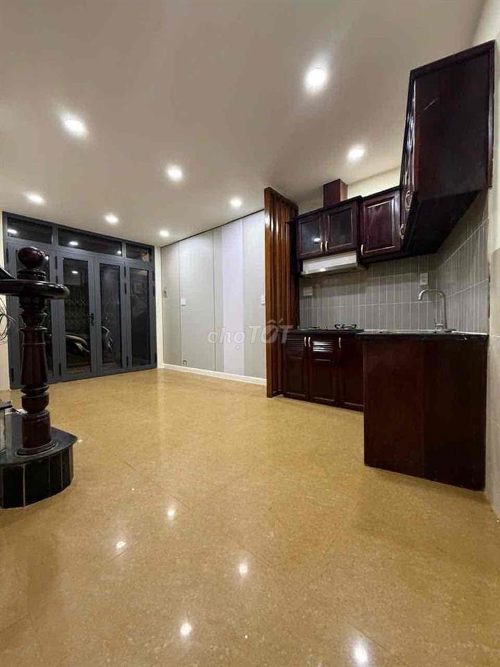 Bán Nhà vị trí đẹp đường Trần Hưng Đạo Quận 1 xách vali vào là ở