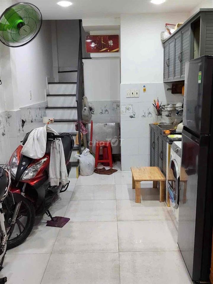 Bán gấp nhà hẻm 136 hậu giang thông nhiều đường , hẻm xe tải,