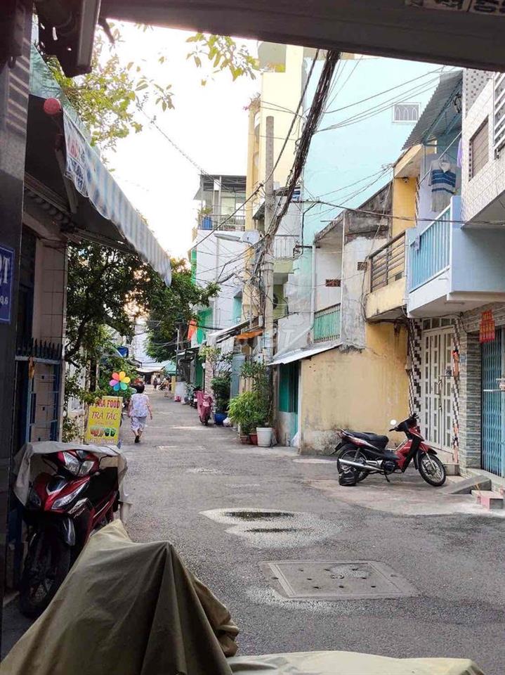 Bán gấp nhà hẻm 136 hậu giang thông nhiều đường , hẻm xe tải,