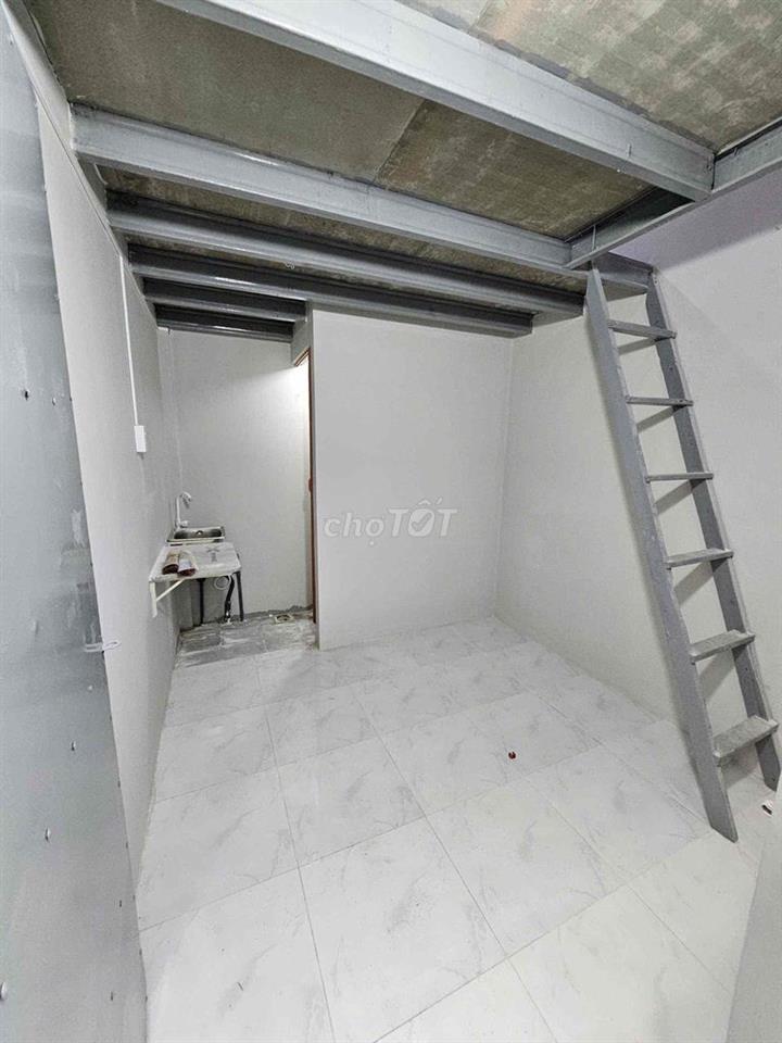 PHÒNG GẦN NGAY KCN LÊ MINH XUÂN CHỈ 1TR700 / THÁNG