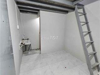 PHÒNG GẦN NGAY KCN LÊ MINH XUÂN CHỈ 1TR700 / THÁNG