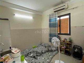 PHONGD CỬA SỔ TRỜI GẦN TÂN SƠN NHÌ AEON ĐH HUIT ĐH VHU SẴN NÔJ THẤT