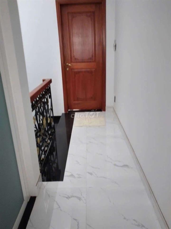 Nhà sát chợ Thủ Đức hẻm ô tô còn mới