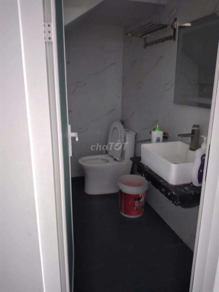 Nhà sát chợ Thủ Đức hẻm ô tô còn mới