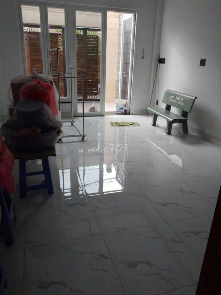 Nhà sát chợ Thủ Đức hẻm ô tô còn mới