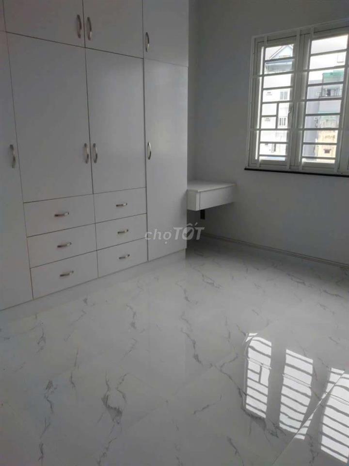 Nhà sát chợ Thủ Đức hẻm ô tô còn mới