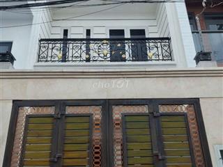 Nhà sát chợ Thủ Đức hẻm ô tô còn mới
