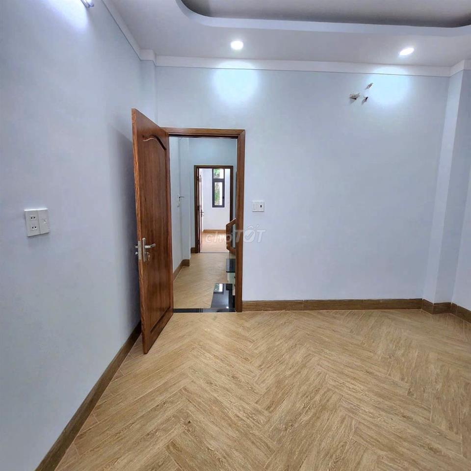 Chính chủ bán nhà đường Lò Lu Quận 9