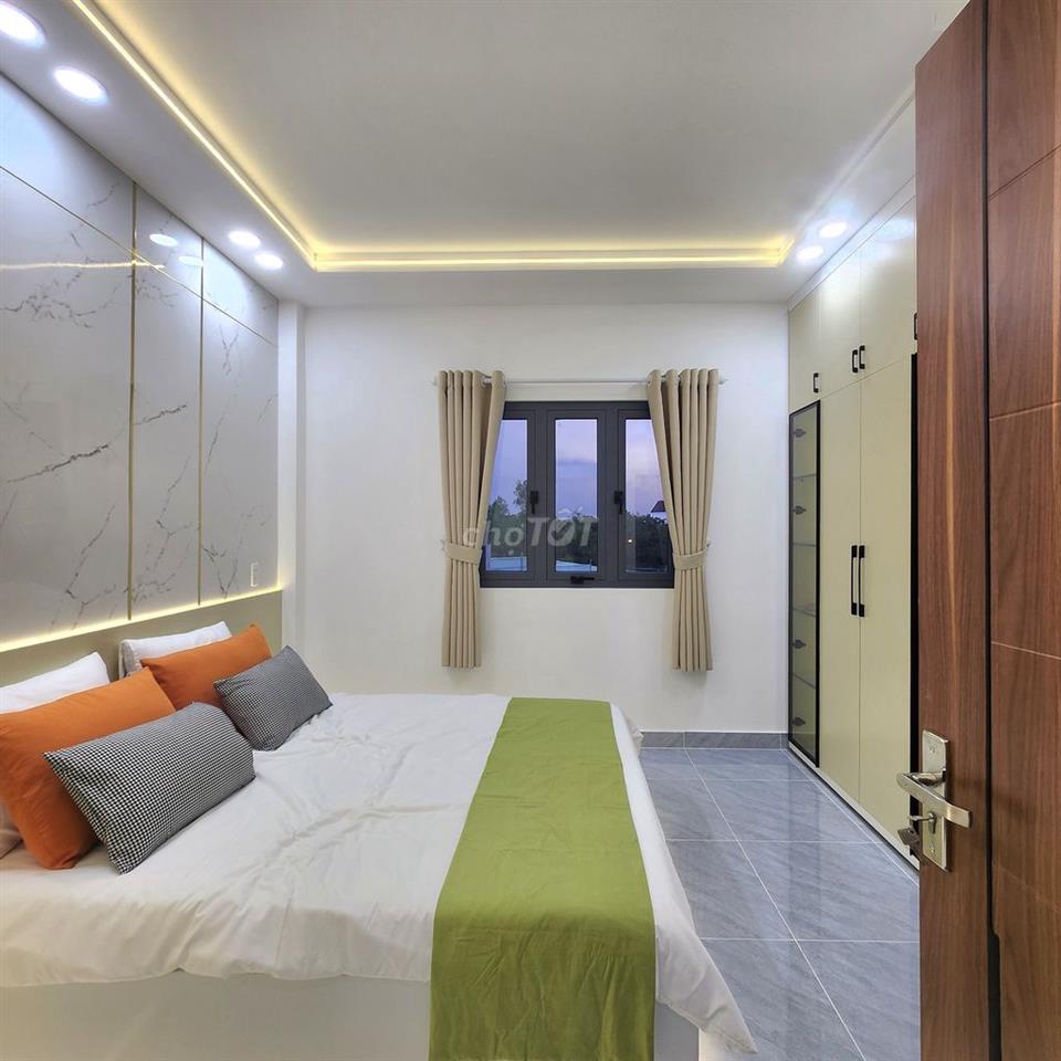 Chính chủ bán nhà 5 tầng gần Quận 2