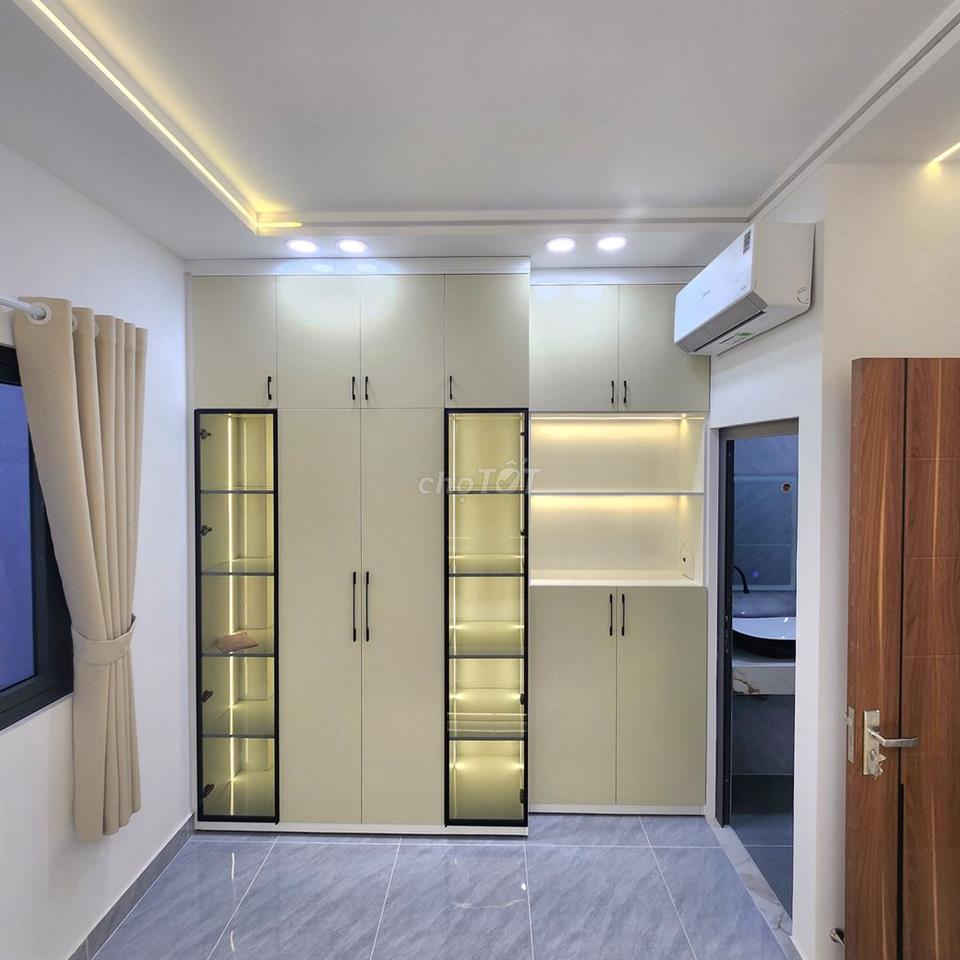 Chính chủ bán nhà 5 tầng gần Quận 2