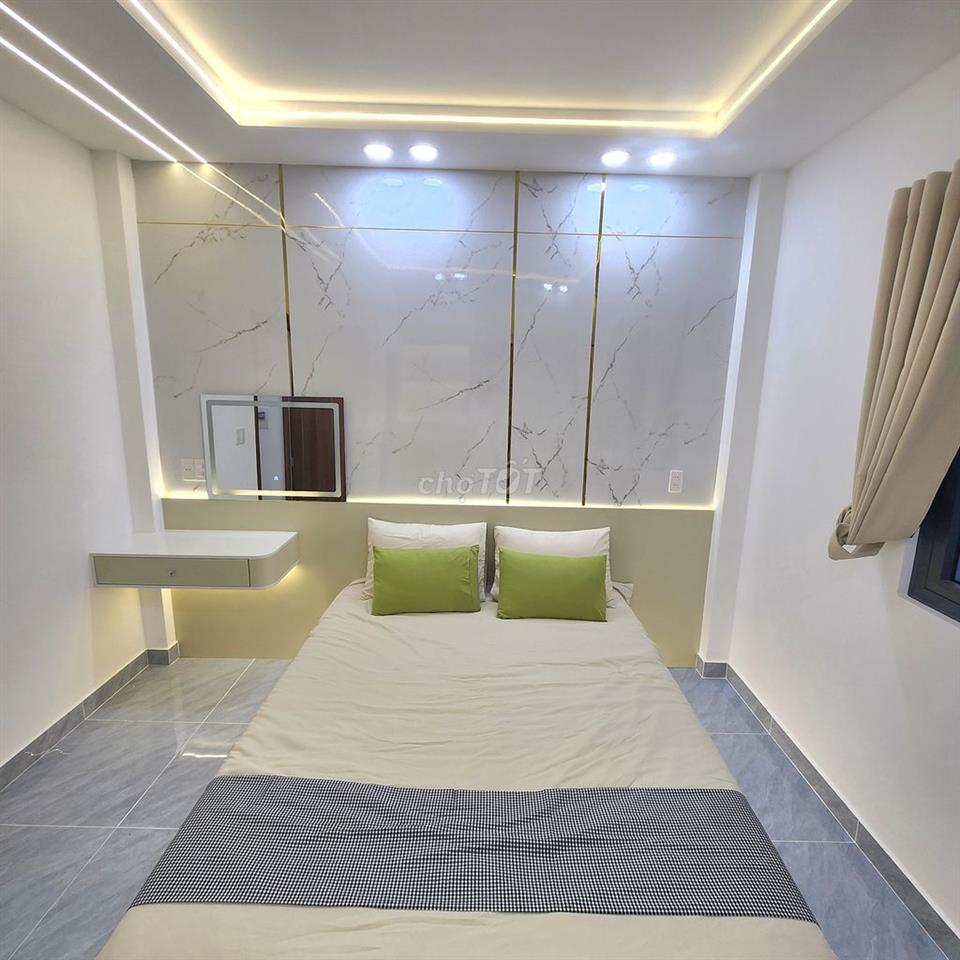 Chính chủ bán nhà 5 tầng gần Quận 2