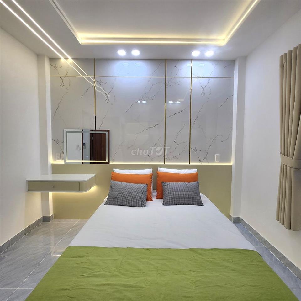 Chính chủ bán nhà 5 tầng gần Quận 2