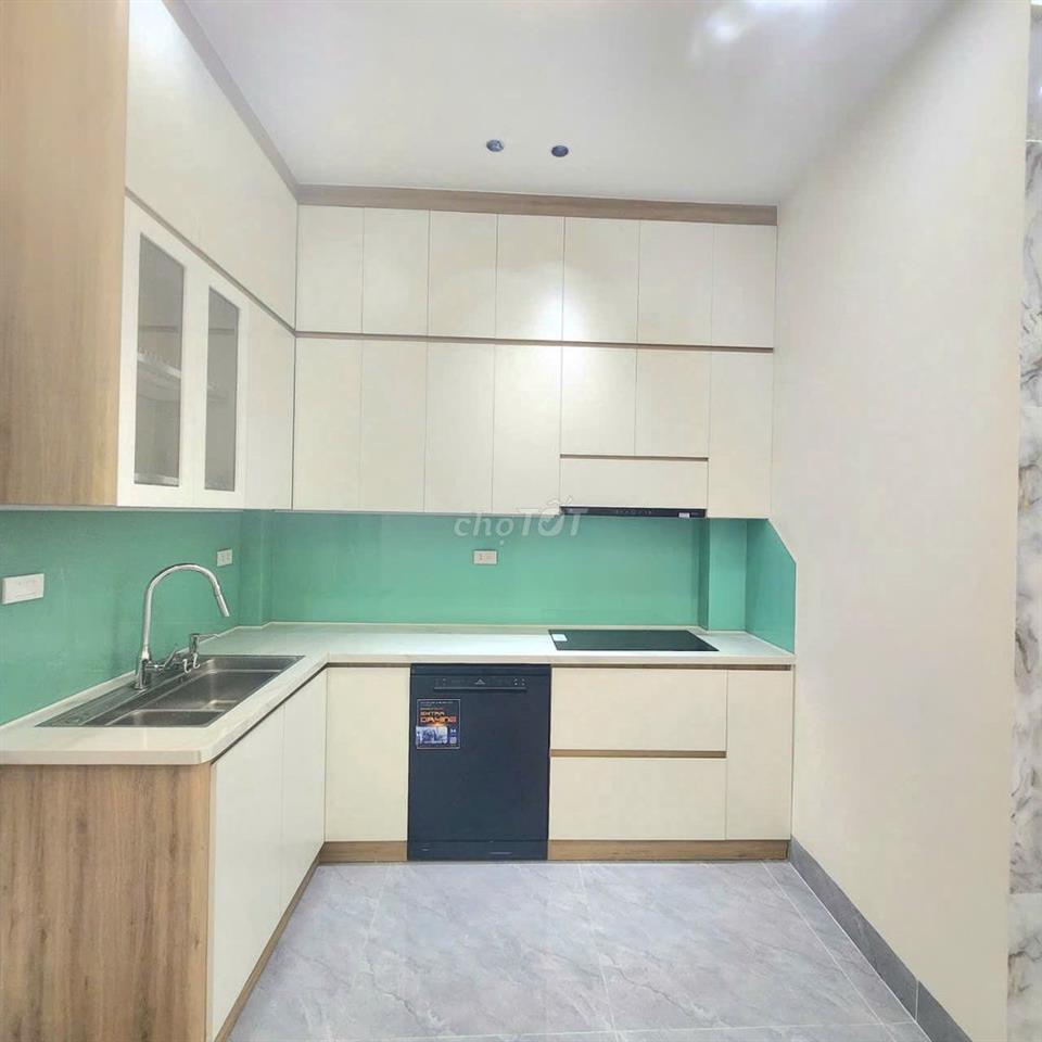 Chính chủ bán nhà có thang máy  Quận 9