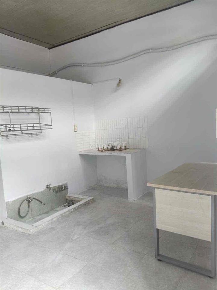 nhà cấp bốn 1pn1wc1 máy lạnh gần chùa ưu đàm