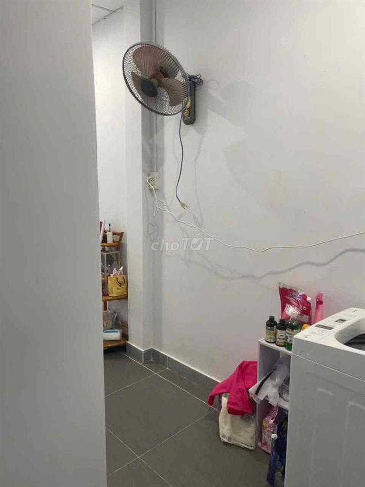 nhà mới đẹp 1 lầu 2pn 2wc có sân sau rộng