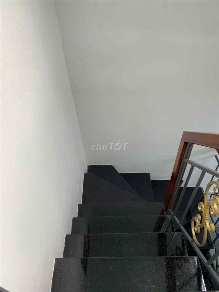 nhà mới đẹp 1 lầu 2pn2wc đ xe hơi
