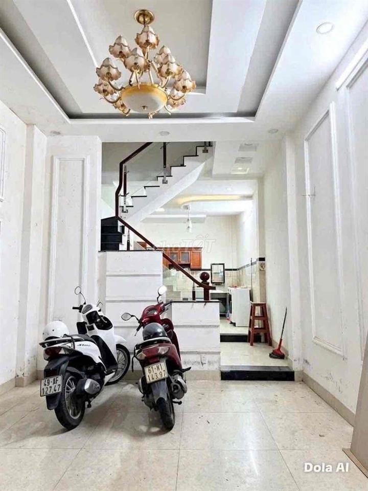 nhà 2 lầu 4pn5wc hẻm xe hơi gần chợ hiệp bình