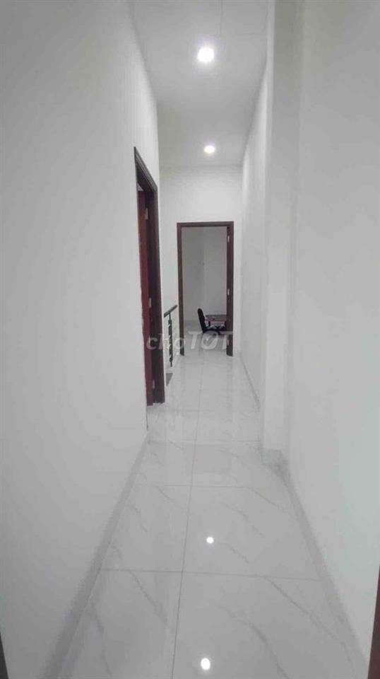 nhà đẹp 1 lầu 3pn2wc đ 38 HXHgần chợ hiệp bình