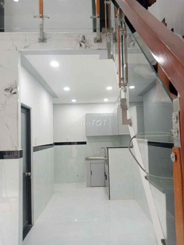 nhà mới đẹp 1 lầu lửng 3pn1wc  có sân rộng
