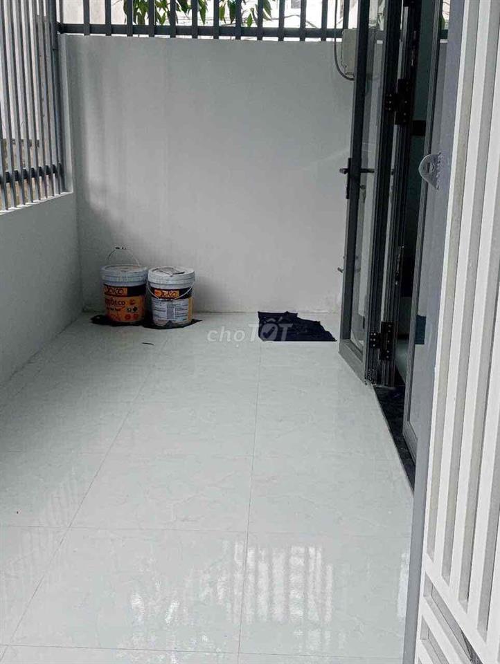 nhà mới đẹp 1 lầu lửng 3pn1wc  có sân rộng
