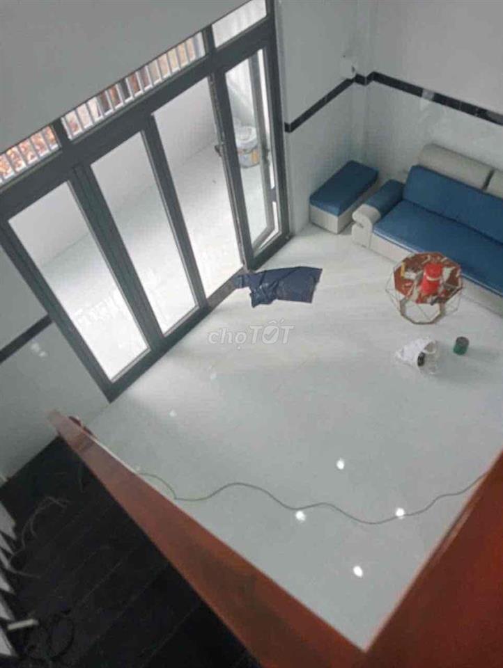 nhà mới đẹp 1 lầu lửng 3pn1wc  có sân rộng