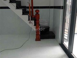 nhà mới đẹp 1 lầu lửng 3pn1wc  có sân rộng