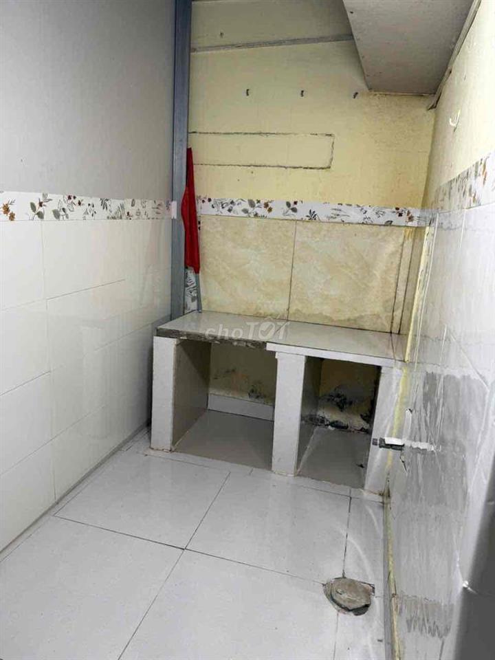 nhà cấp bốn có sân rộng đ xe tải gần chợ hiệp bình
