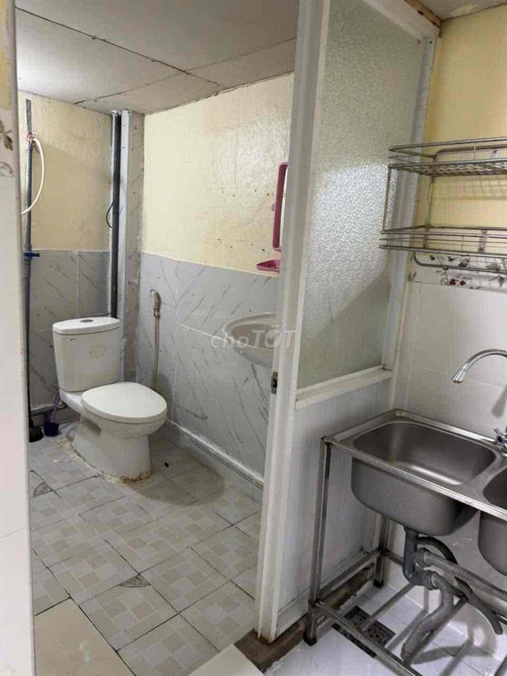 nhà cấp bốn có sân rộng đ xe tải gần chợ hiệp bình