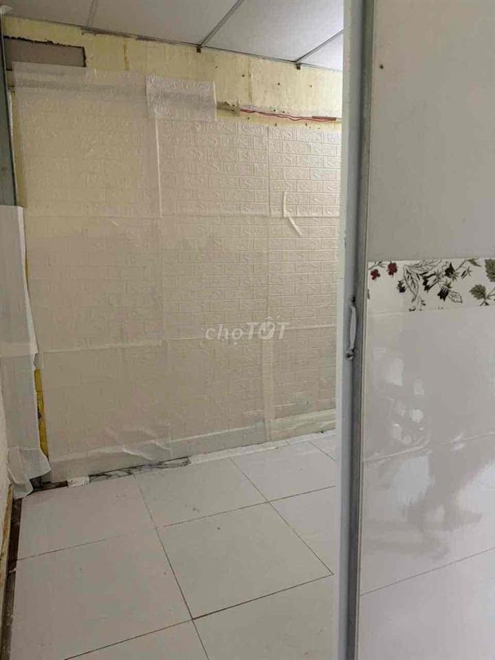 nhà cấp bốn có sân rộng đ xe tải gần chợ hiệp bình
