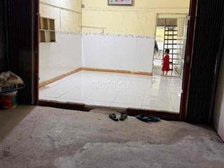 nhà cấp bốn có sân rộng đ xe tải gần chợ hiệp bình