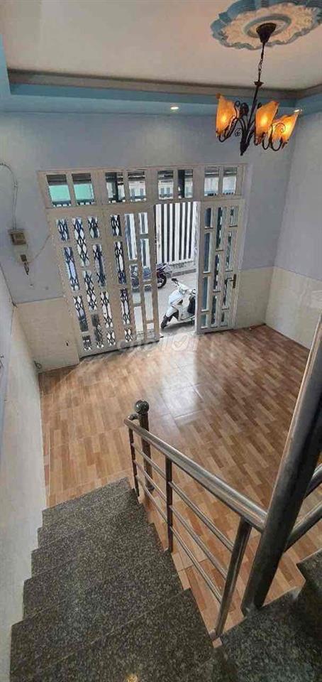 nhà đ xe hơi 1 lầu 2pn2wc ở kd oline