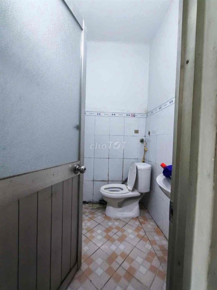 nhà đẹp đ 53 /1 lầu 2pn2wc hẻm ba gác có sân rộng